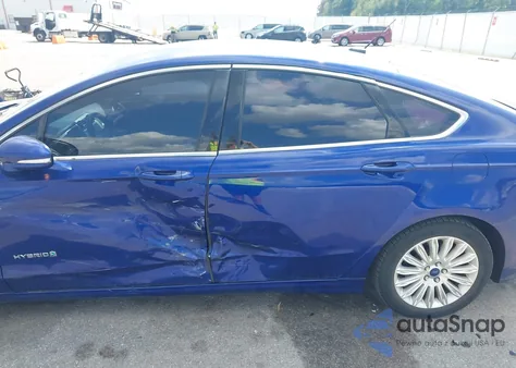 2015 Ford Fusion Hybrid Se z USA, uszkodzony, nr VIN 3FA6P0LU3FR199774